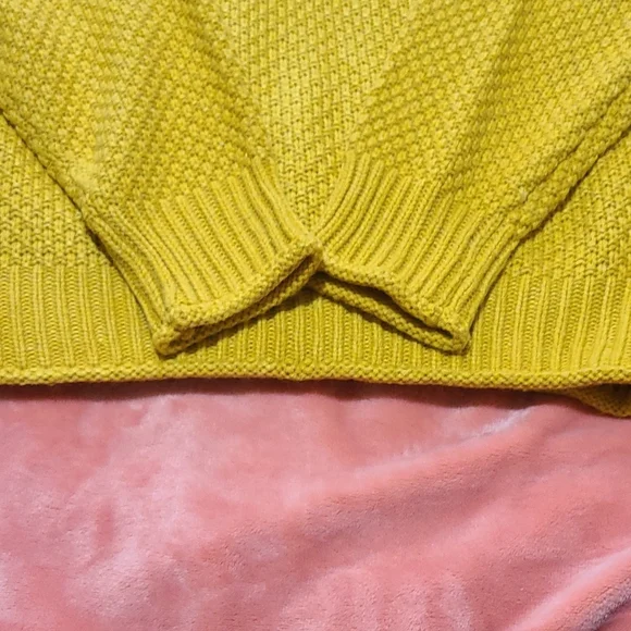 Sweater. - Picture 7 of 10